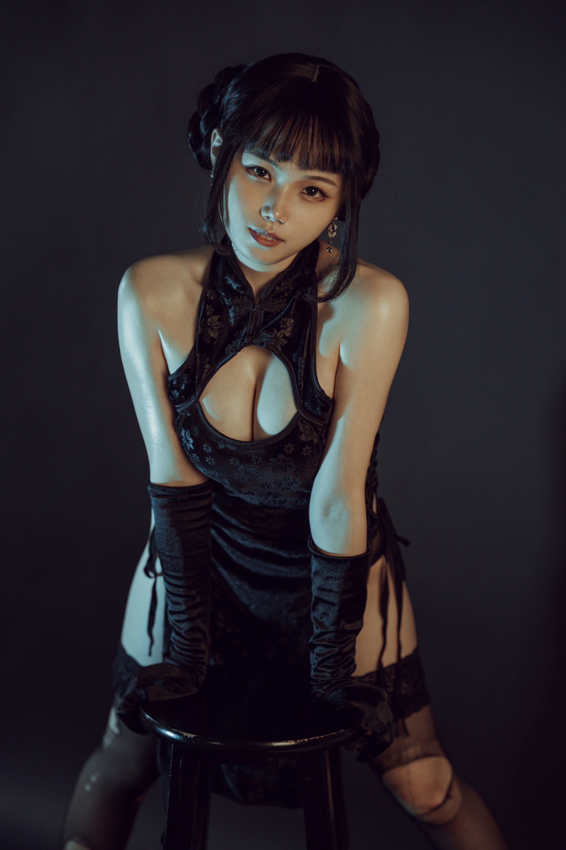七月喵子 – 黑旗袍 Cosplay-第5张