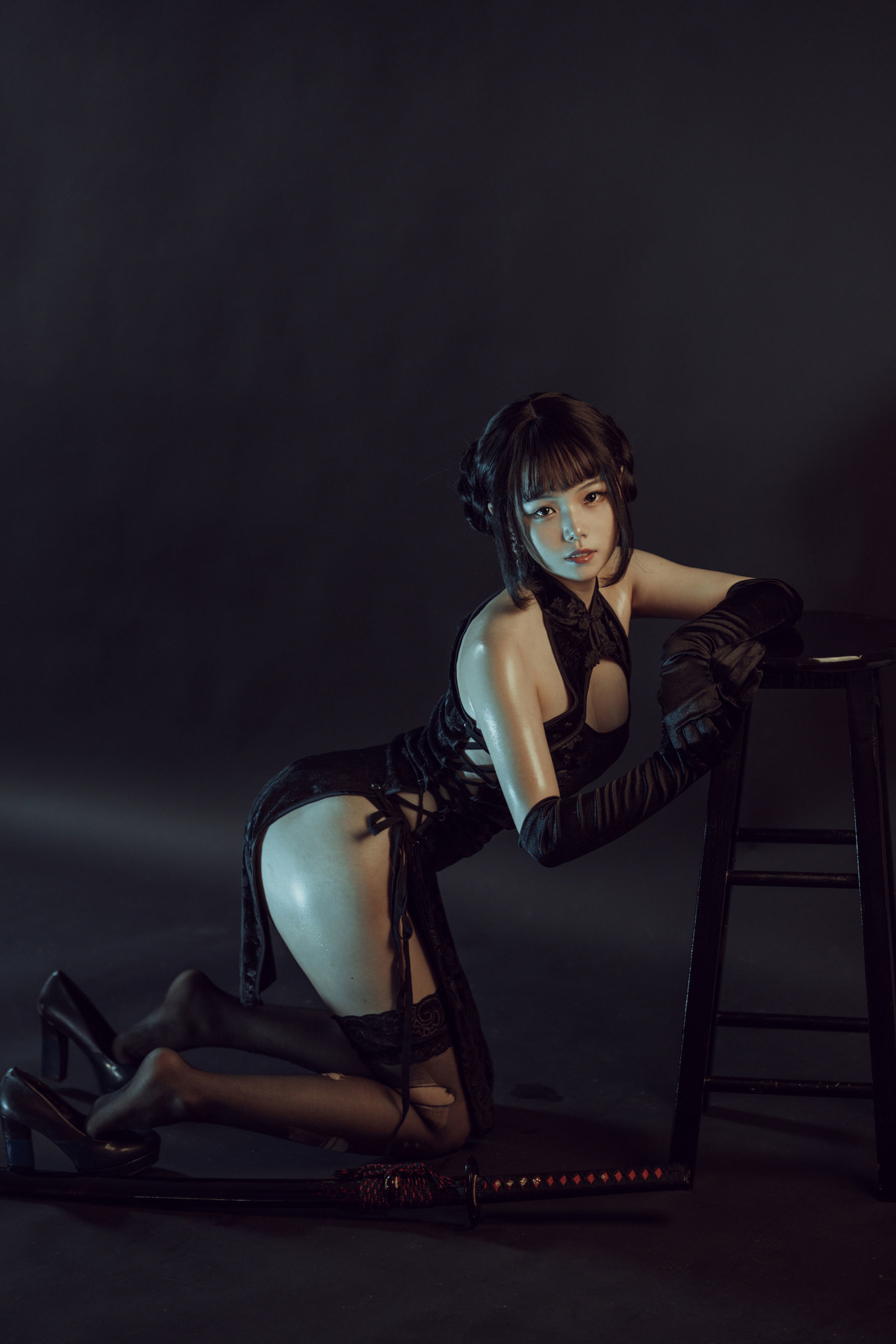 七月喵子 – 黑旗袍 Cosplay-第12张
